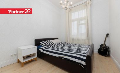 Pilte KADRIORU HARULDUS: AJALOOLINE KORTER KAMINA, OMA PARKIMISKOHAGA!