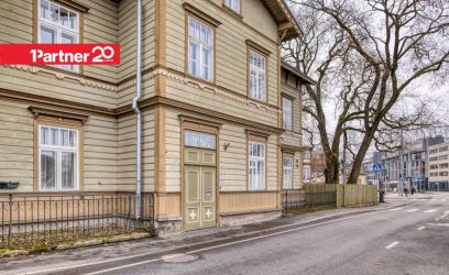 Image of KADRIORU ROMANTILINE KODU - KAMIN, KÕRGED LAED JA PUITPARKETT