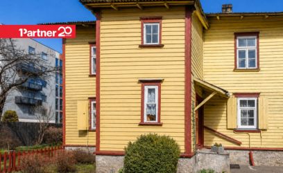 Image of Ajalooline kahekorruseline puitelamu Uue Maailma südames