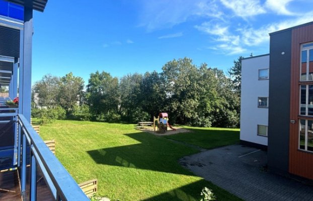 Image 4 of 28