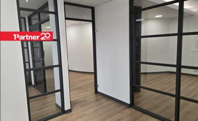 Pilte Renoveeritud büroopind Lasnamäel. Kommunaalkulud hinnas.