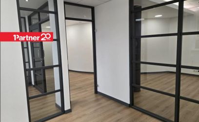 Pilte Renoveeritud büroopind Lasnamäel. Kommunaalkulud hinnas.