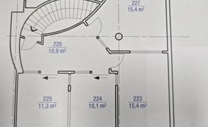 Pilte Renoveeritud büroopind Lasnamäel. Kommunaalkulud hinnas.