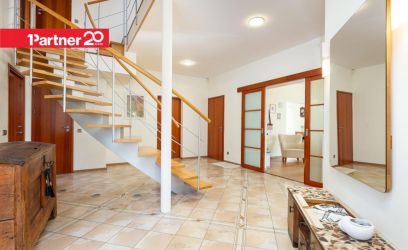 Image of Kakumäe ranna lähedal vaiksel kõrvaltänaval.