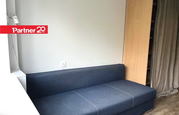 Image 2 of 8