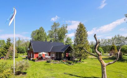 Pilte PRIVAATSE JA LOODUSKAUNI ASUKOHAGA MAAKODU!