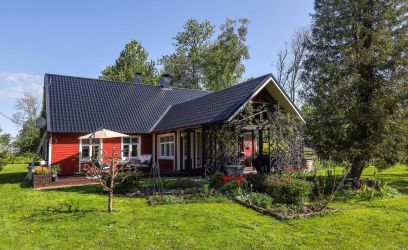 Pilte PRIVAATSE JA LOODUSKAUNI ASUKOHAGA MAAKODU!