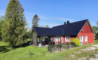 Pilte PRIVAATSE JA LOODUSKAUNI ASUKOHAGA MAAKODU!