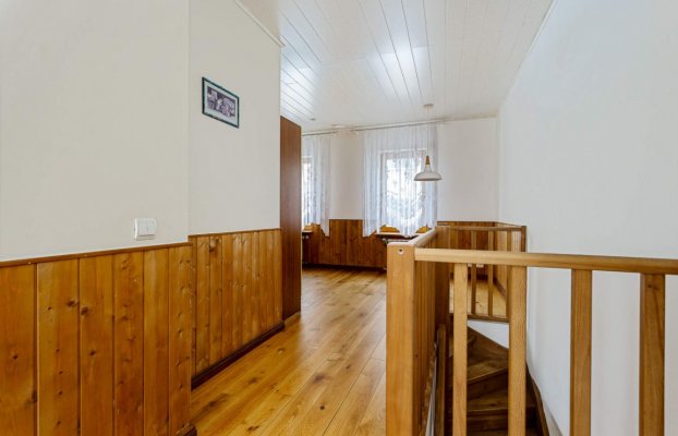 Image 7 of 32