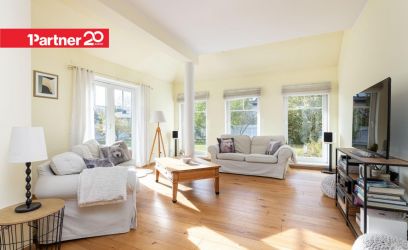 Pilte Kakumäe ranna lähedal vaiksel kõrvaltänaval.