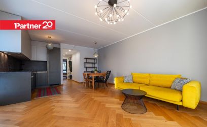 Pilte SUURE RÕDU JA HOOVIVAATEGA KESKLINNA KODU VAIKSEL TÄNAVAL!