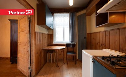 Pilte Soodsate kuludega linnakodu Uue-Maailma vaiksel tänaval