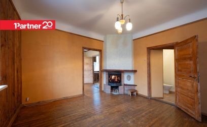 Pilte Soodsate kuludega linnakodu Uue-Maailma vaiksel tänaval