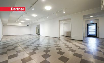 Pilte Müüme kaubandus-teenindus hoone Kadaka teel.