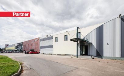 Pilte Müüme kaubandus-teenindus hoone Kadaka teel.