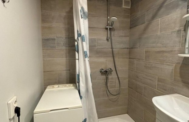 Image 11 of 16