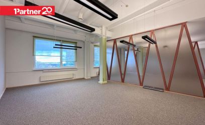 Image of Üürile avar valgusküllane büroopind merevaadetega.