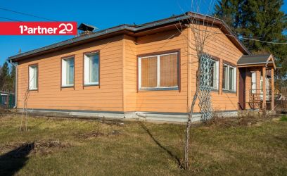 Image of Hubane suvila Laitse lähedal, kaks kasvuhoonet, viljapuud-põõsad