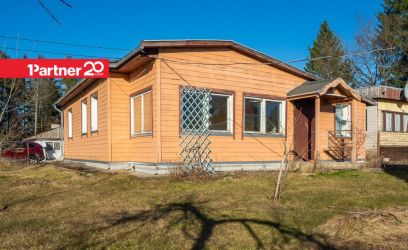 Image of Hubane suvila Laitse lähedal, kaks kasvuhoonet, viljapuud-põõsad