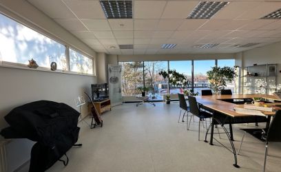 Image of Büroopind bussijaama kõrval!