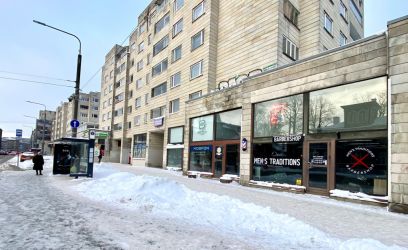 Image of HEA NÄHTAVUSEGA VEEÜHENDUSEGA ÄRIPIND NARVA MNT-l