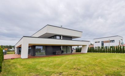 Image of UNIKAALSE ASUKOHAGA LUKSUSLIK VILLA!