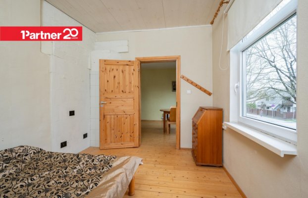 Image 4 of 16