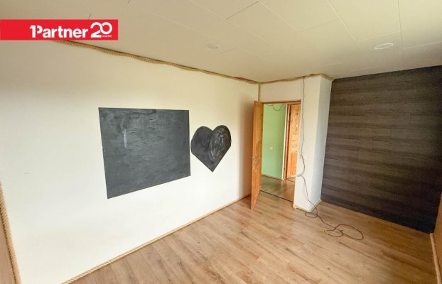 Image 11 of 27