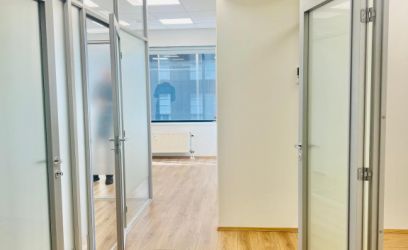 Pilte Avar ja funktsionaalne büroo Kesklinna lähedal