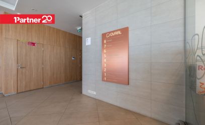Pilte KAUNITE VAADETEGA VALGUSKÜLLANE BÜROO