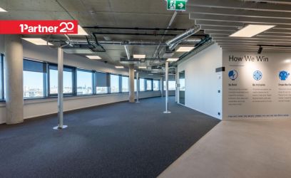 Pilte KAUNITE VAADETEGA VALGUSKÜLLANE BÜROO