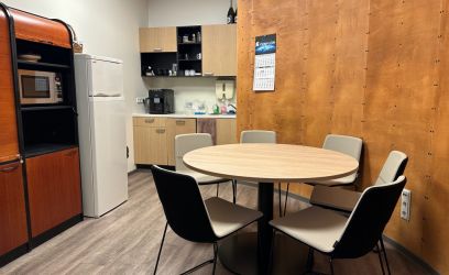 Pilte Anname üürile valgusküllase büroopinna ilusate vaadetega merele!