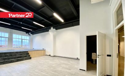 Pilte STIILNE, KÕRGE LAEGA 4,5m RUUM. VEEÜHENDUS. OMA WC.