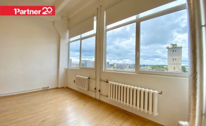 Pilte Valgusküllane ruum! Kõrged laed! Parkettpõrand!  Veeühendus!