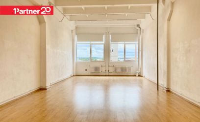 Pilte Valgusküllane ruum! Kõrged laed! Parkettpõrand!  Veeühendus!