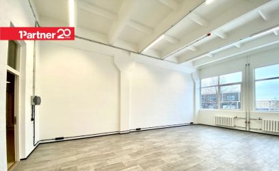 Pilte VÄRSKELT RENOVEERITUD KÕRGETE LAGEDEGA ÄRIPIND.