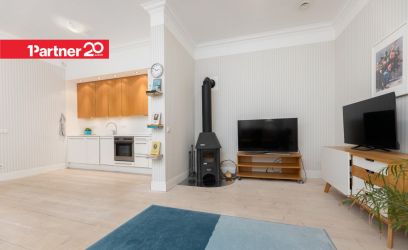 Pilte ERILINE KODU LINNAS: AJALOOGA KORTER KAMINA, OMA PARKIMISKOHAGA!