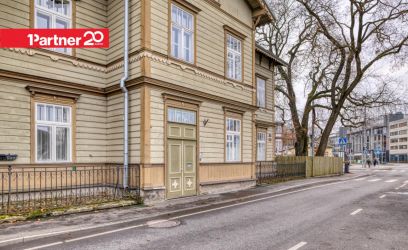 Pilte ERILINE KODU LINNAS: AJALOOGA KORTER KAMINA, OMA PARKIMISKOHAGA!