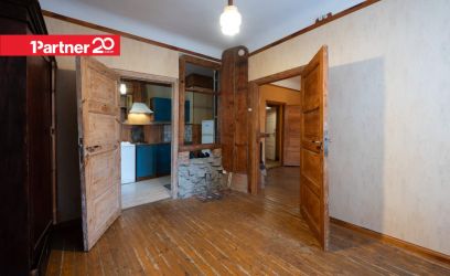 Pilte Soodsate kuludega linnakodu Uue-Maailma vaiksel tänaval