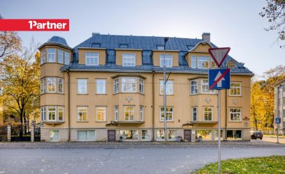 Pilte AINULAADNE KODU PERELE KADRIORU SÜDAMES HINNATUD MAJAS