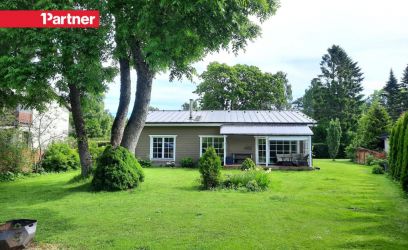 Pilte Hubane maja Tabasalu külje all looduspargi kõrval.