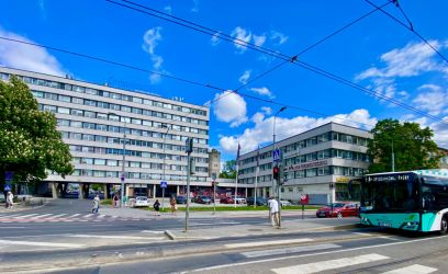 Pilte VALGUSKÜLLANE ÄRIPIND KESKLINNAS!