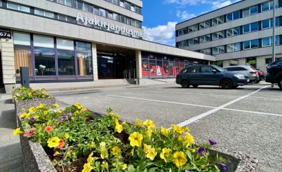 Pilte VALGUSKÜLLANE ÄRIPIND KESKLINNAS!