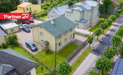 Pilte Madalate ülalpidamiskuludega ja keskküttega elamu Karlovas