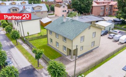 Pilte Madalate ülalpidamiskuludega ja keskküttega elamu Karlovas