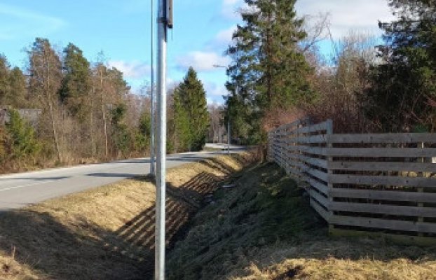 Image 2 of 9