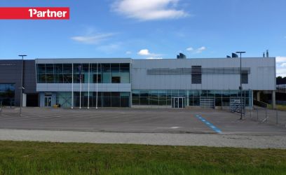 Pilte Jaguar Land Rover, Tesla, SINU BRAND, Mercedes-Benz