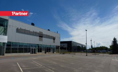 Pilte Jaguar Land Rover, Tesla, SINU BRAND, Mercedes-Benz