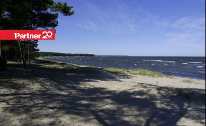 Pilte Mere lähedal elamumaa, hoone ajutiseks kasutuseks olemas