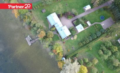 Pilte UNISTUSTE SUVEKODU OTSE JÄRVE KALDAL